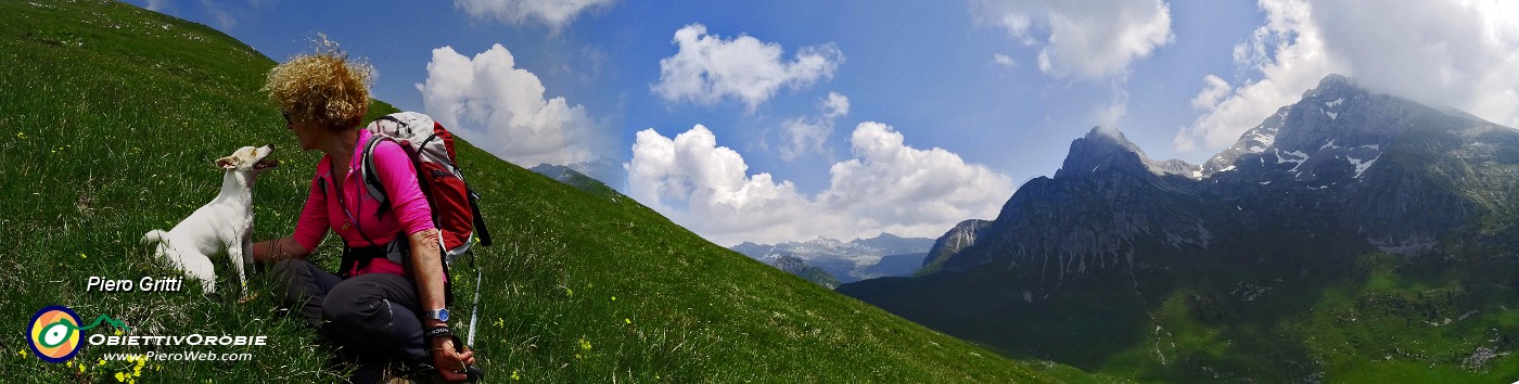 48 Sosta panoramica sulla ripida salita per pratoni al Vindiolo.jpg